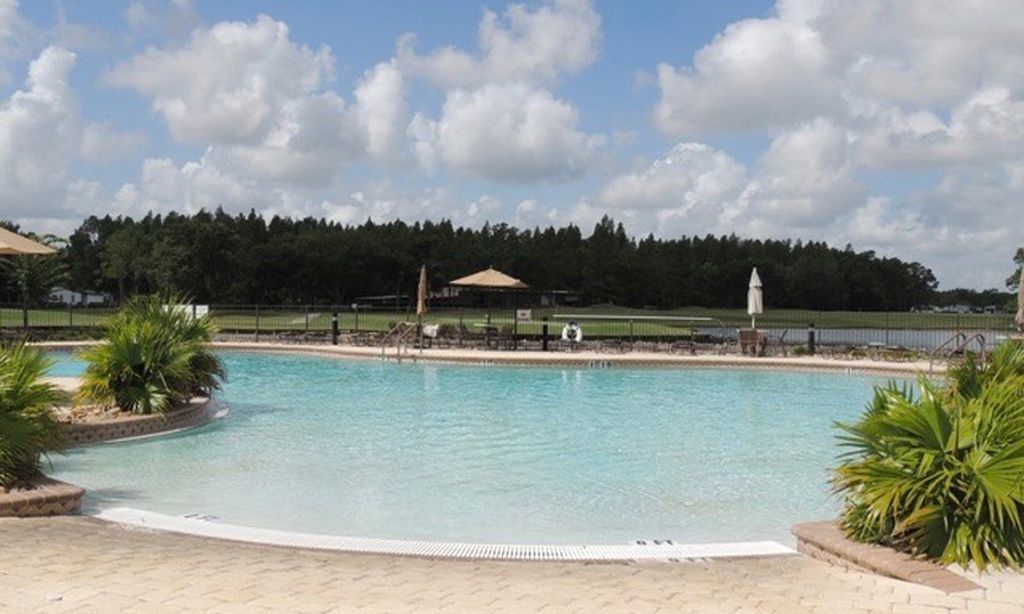 Outdoor Resort-Style Pool