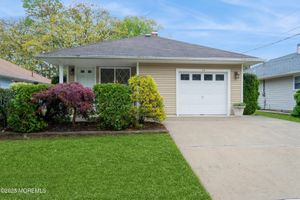 20 MOUNT MATTERHORN LN, TOMS RIVER, NJ