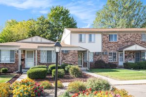 61117 HERITAGE BLVD, SOUTH LYON, MI