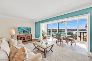 222 HARBOUR DR APT 310, NAPLES, FL