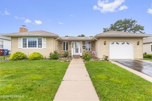 51 TRENT DR, TOMS RIVER, NJ