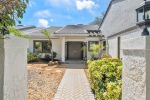 4 CLUBHOUSE LN, BOYNTON BEACH, FL
