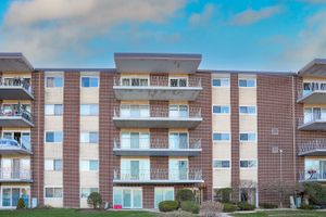 2900 MAPLE AVE 19E, DOWNERS GROVE, IL