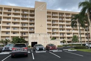 7076 HUNTINGTON LN APT 805, DELRAY BEACH, FL