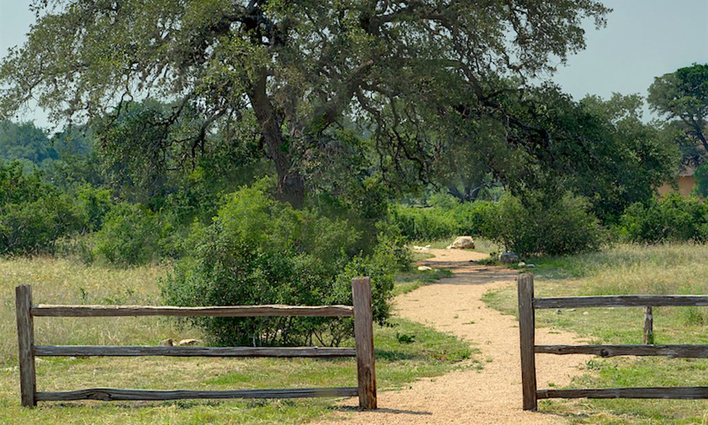 4 Miles of Country Trails