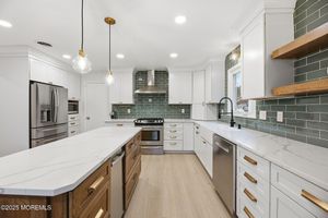 24 BUGLE CT, TOMS RIVER, NJ