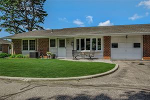 2 GUILFORD CT B, RIDGE, NY