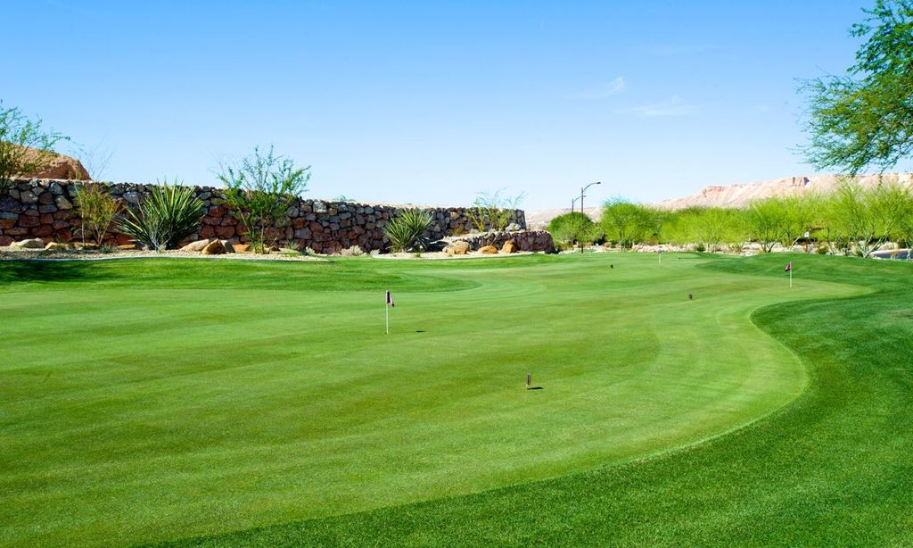 18-Hole Putting Course