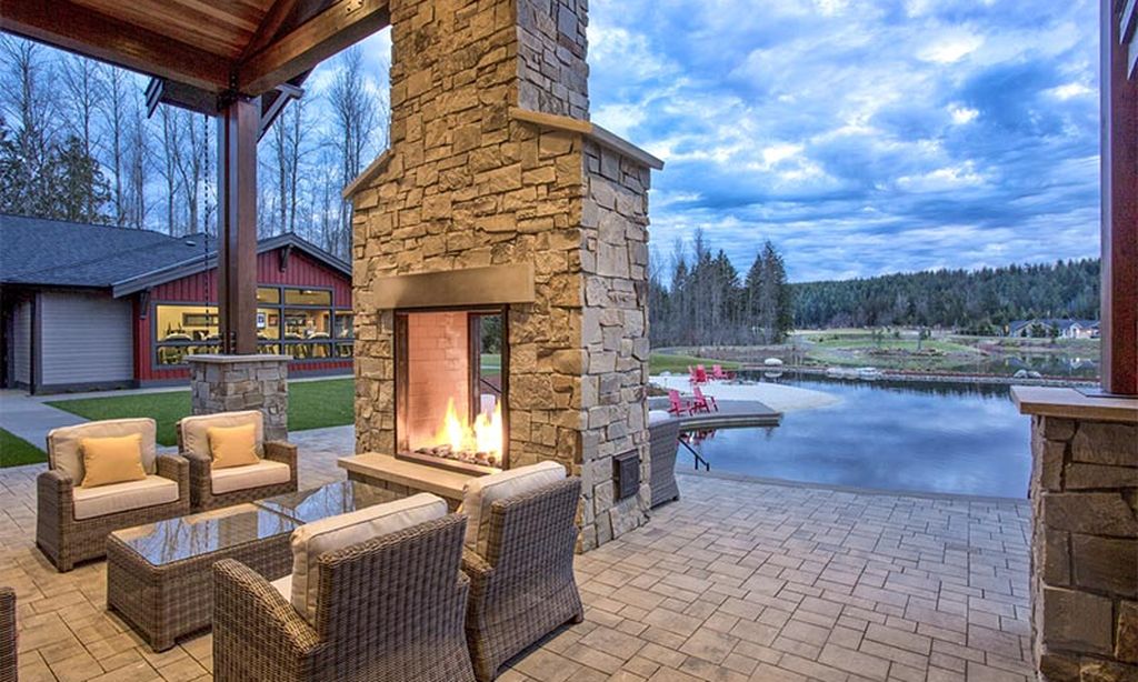Outdoor Patio with Fireplace