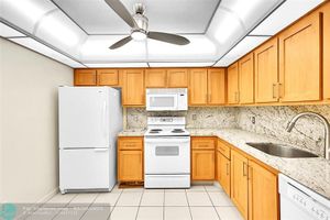 1902 BERMUDA CIR H3, COCONUT CREEK, FL
