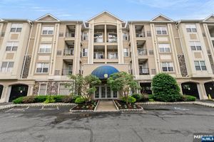 7303 RAVENSCROFT RD # 570, CLIFTON, NJ