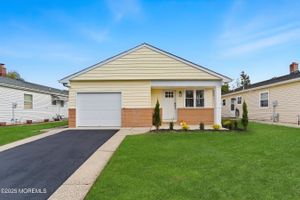 18 BANNING CT, TOMS RIVER, NJ