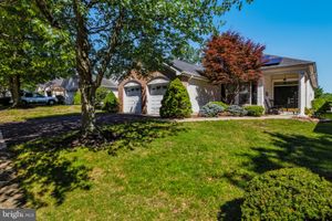 5 GREENFIELDS DR, LAKEWOOD, NJ