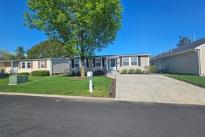 3 LIMETREE DR, MANORVILLE, NY