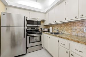 310 FARNHAM M # 310, DEERFIELD BEACH, FL
