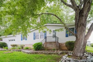 402 DEERFIELD CT, HENDERSONVILLE, NC