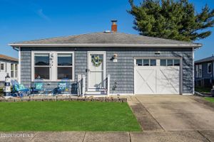 15 AZTEC CT, TOMS RIVER, NJ
