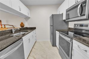 7 PLANTATION DR APT 202, VERO BEACH, FL