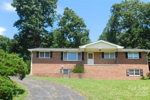 125 FULTON DR, HENDERSONVILLE, NC