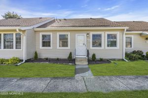 77 PARKWAY DR D, FREEHOLD, NJ