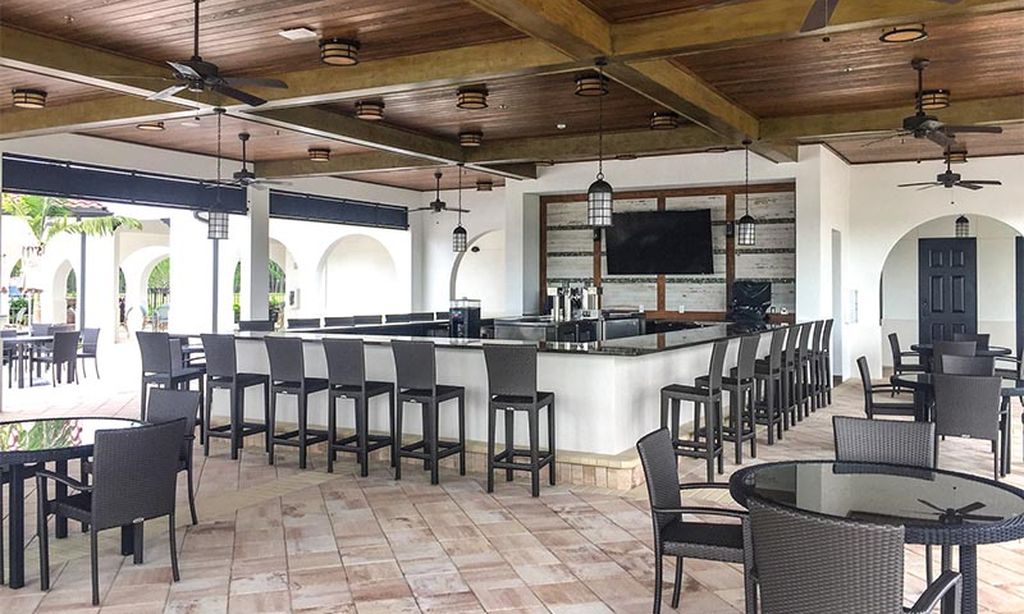 Outdoor Bar & Dining