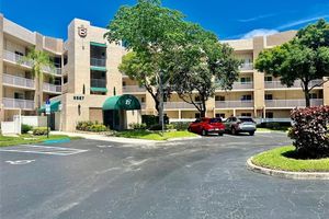 9587 WELDON CIR APT 204, TAMARAC, FL