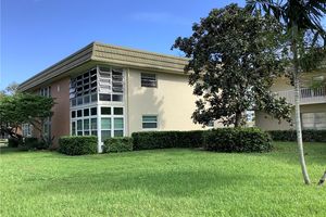 4 VISTA GARDENS TRL APT 103, VERO BEACH, FL