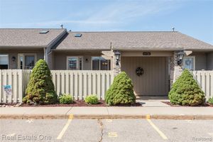61726 VALLEY FORGE DR, SOUTH LYON, MI