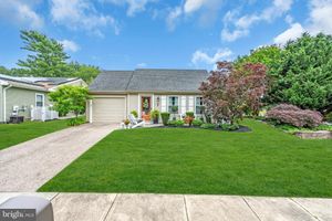 19 WARWICK WAY, SOUTHAMPTON, NJ