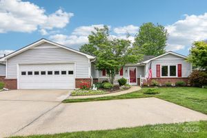 208 DARTCREST DR, HENDERSONVILLE, NC