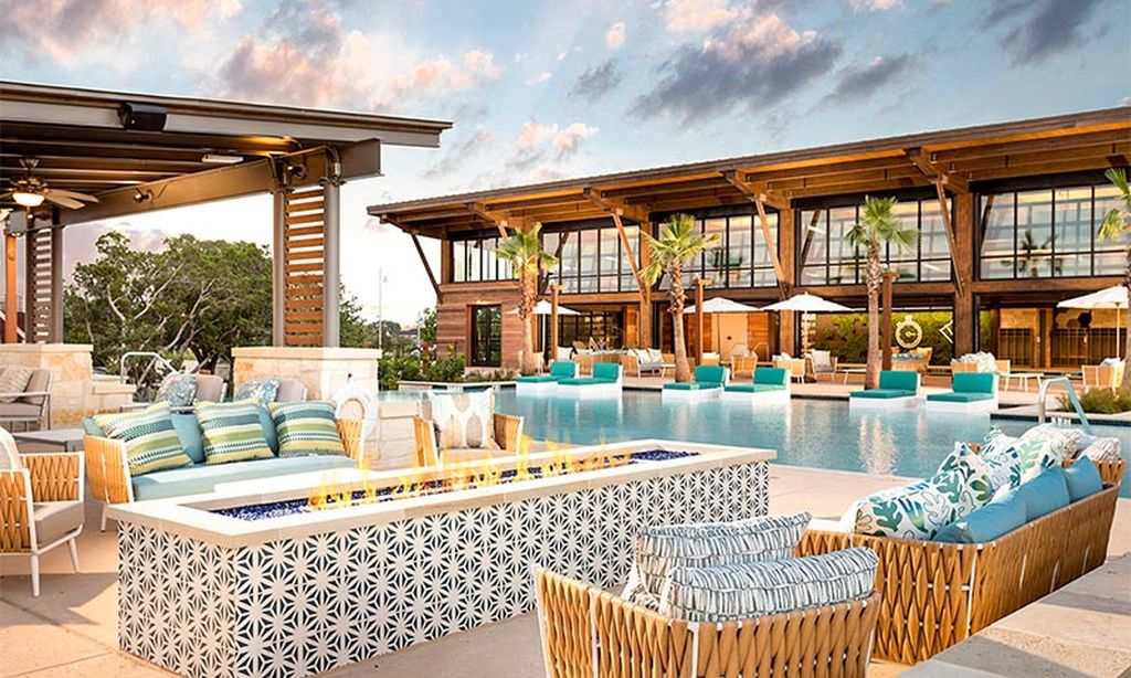 Fire Pit & Outdoor Lounge