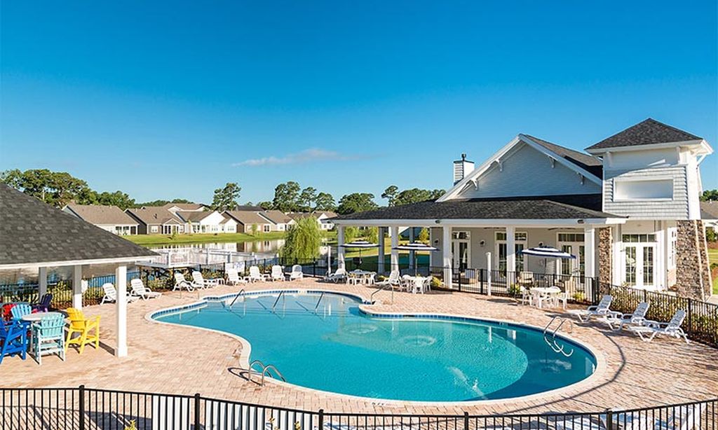 Clubhouse & Outdoor Pool