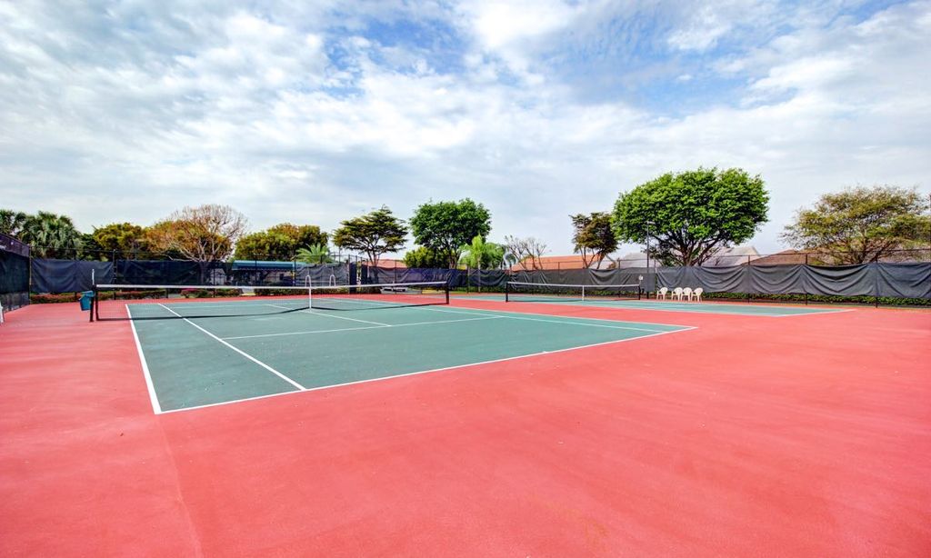 2 Tennis Courts