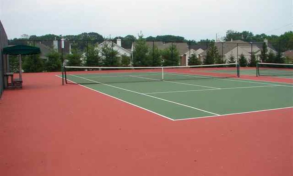 2 Tennis Courts