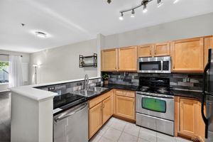 2895 W RIVERWALK CIR APT 104, LITTLETON, CO