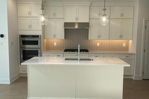 6 MEADE DR, WEST WINDSOR, NJ