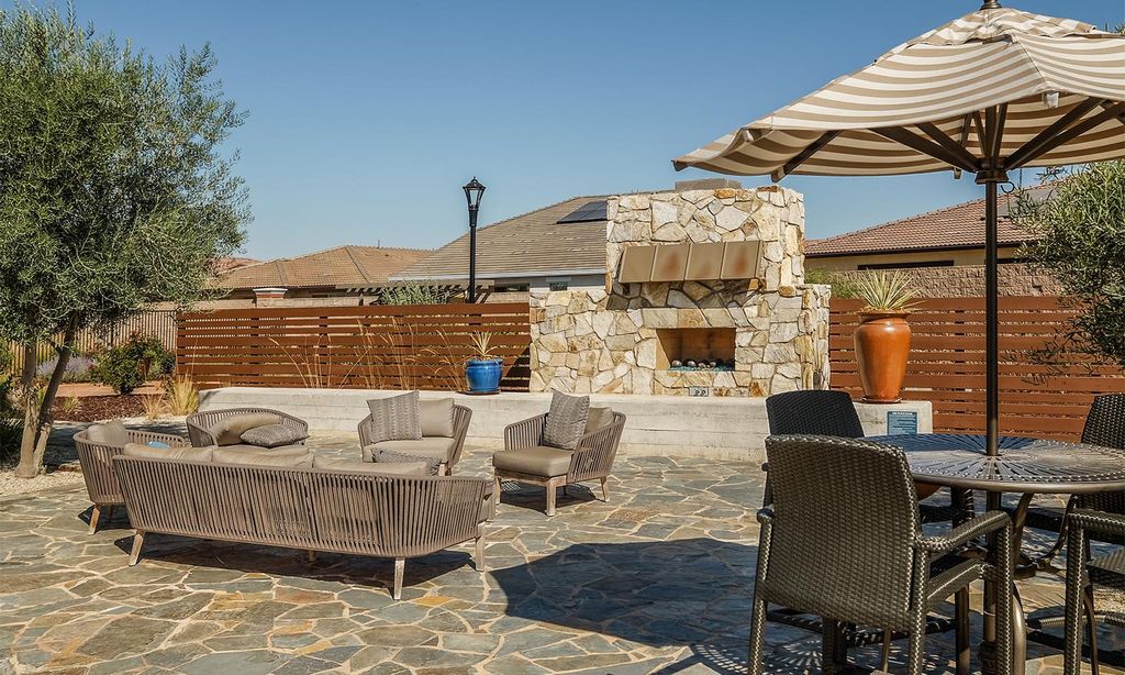 Outdoor Lounge and Fireplace