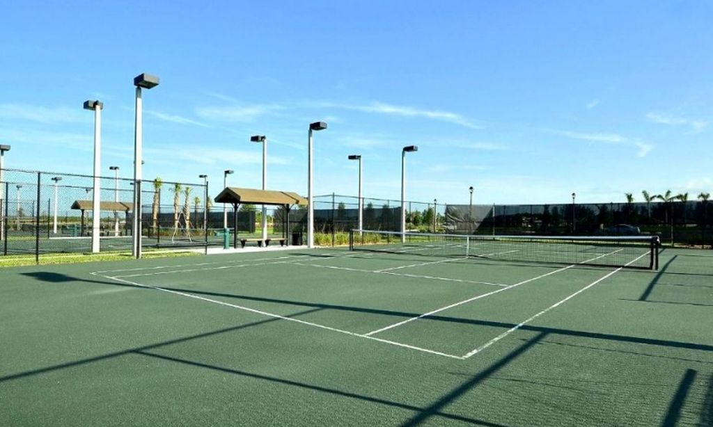 5 Tennis Courts