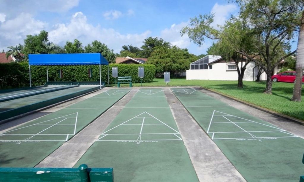 6 Shuffleboard Courts
