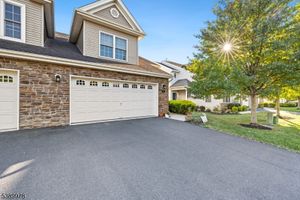 60 SARATOGA CT, SOMERSET, NJ