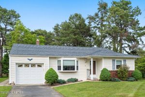 14 EDGEWATER DR, TOMS RIVER, NJ