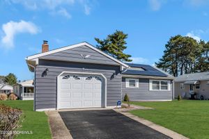 8 SHANNON CT, TOMS RIVER, NJ