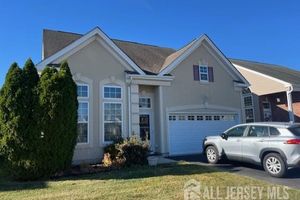 47 STONY PATH DR, DAYTON, NJ