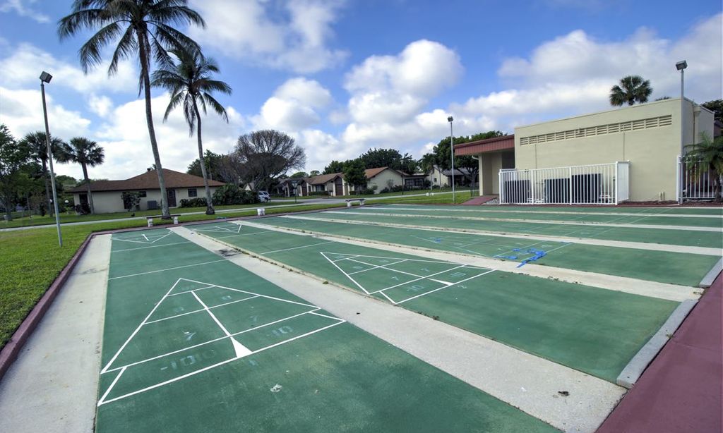 6 Shuffleboard Courts