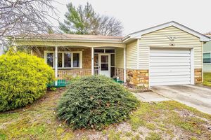 64 HUNTINGTON DR, SOUTHAMPTON, NJ