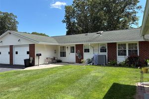 98 A EASTBOURNE, BROOKHAVEN, NY