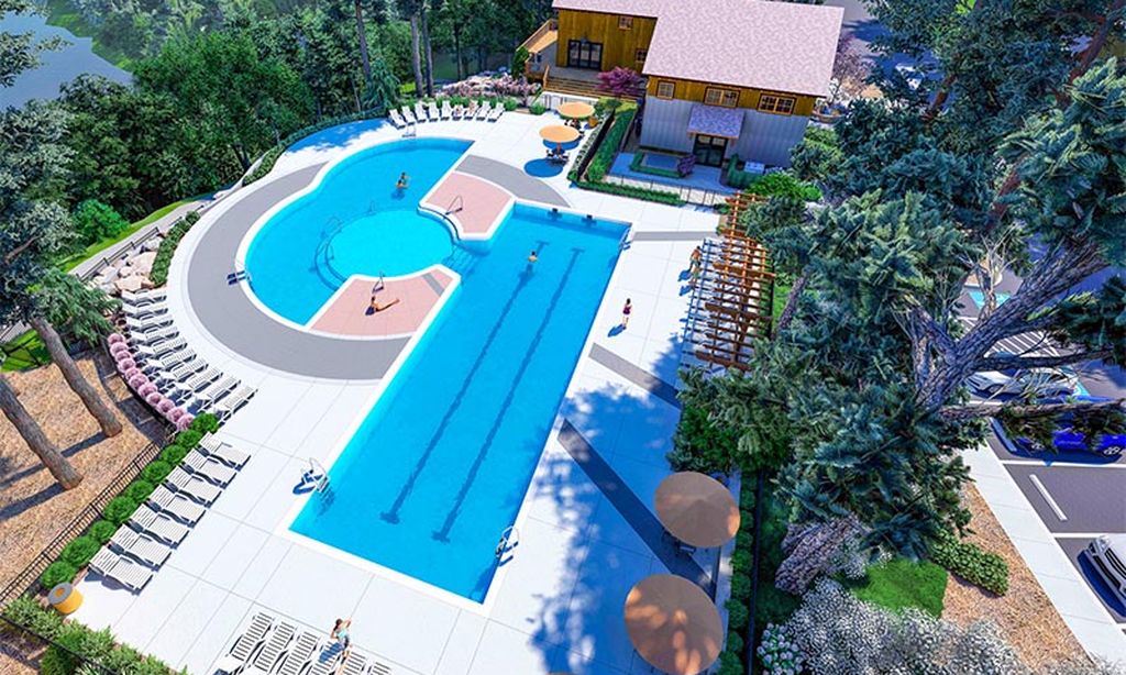 Clubhouse & Outdoor Resort-Style Pool
