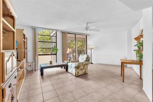20400 W COUNTRY CLUB DR 215, AVENTURA, FL