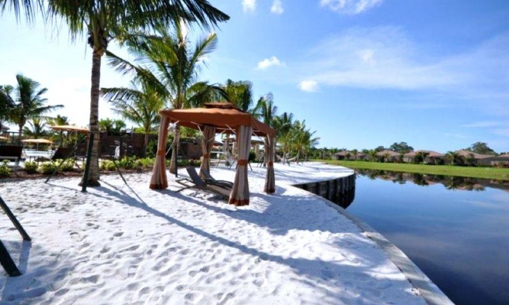 Beach Area & Cabanas