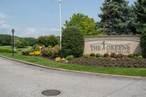 1077 SAVOY DR, MELVILLE, NY